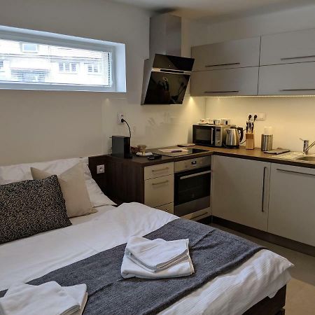 Ap10 - Apartments 4U Brezinova "Overnight Simply" Hradec Králové Екстериор снимка