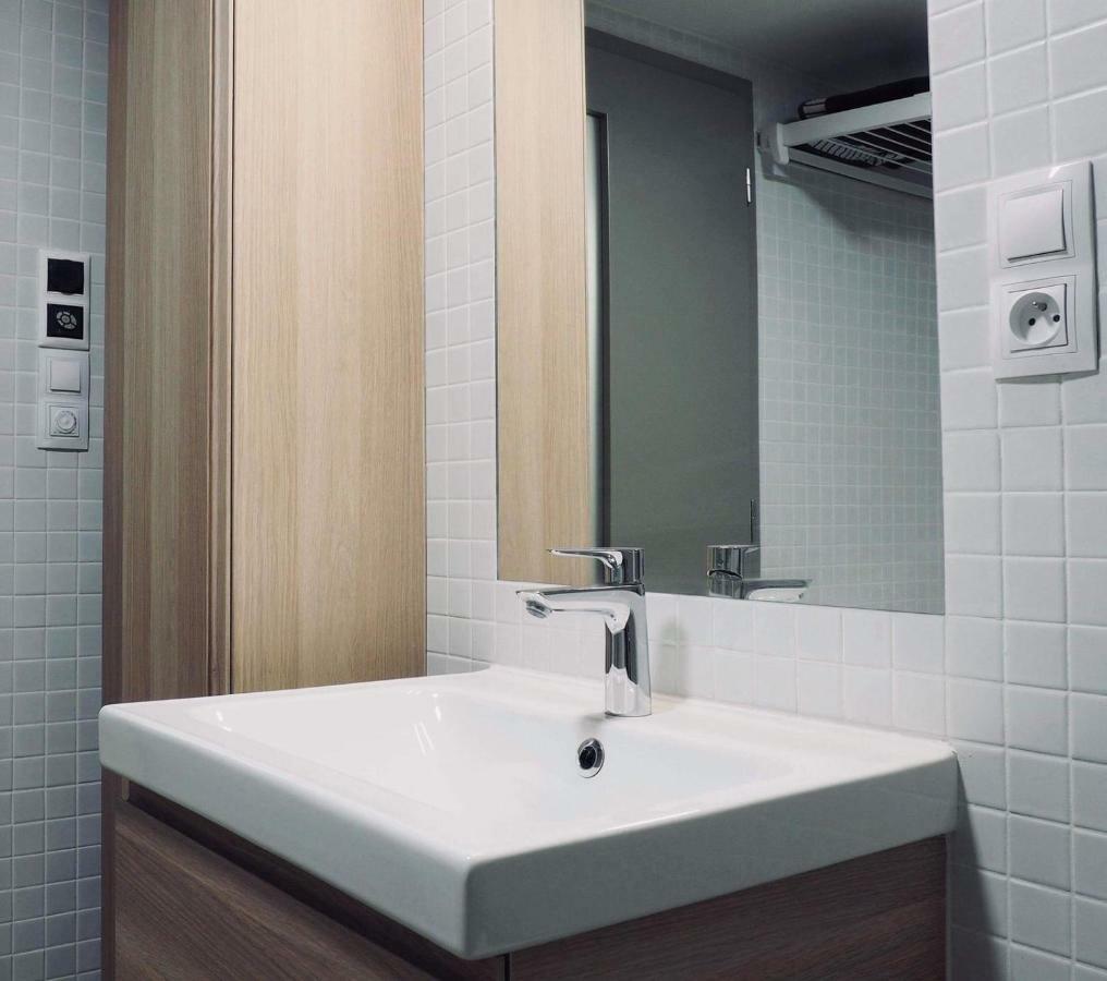 Ap10 - Apartments 4U Brezinova "Overnight Simply" Hradec Králové Екстериор снимка