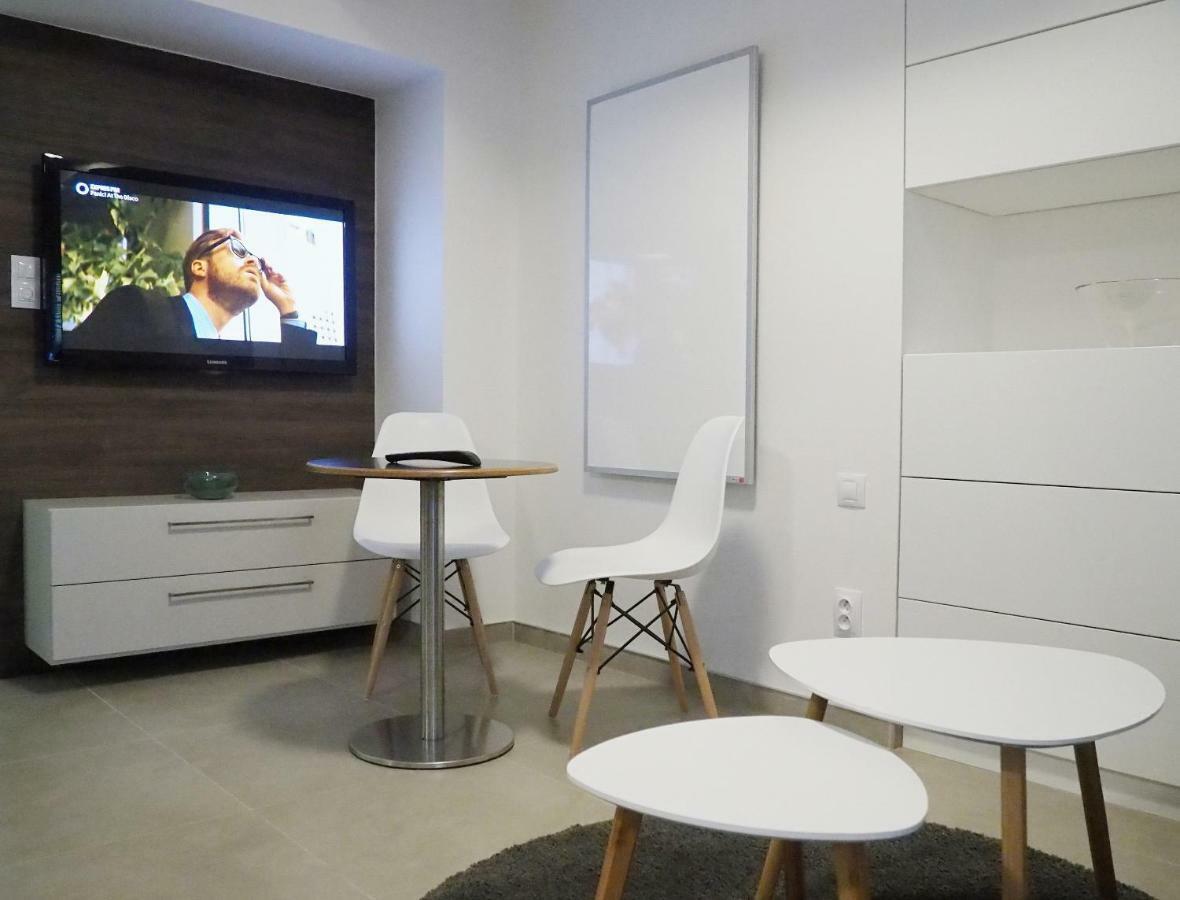 Ap10 - Apartments 4U Brezinova "Overnight Simply" Hradec Králové Екстериор снимка