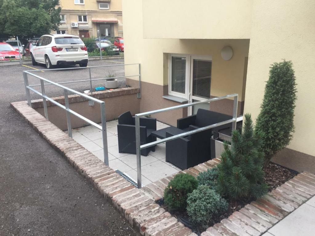 Ap10 - Apartments 4U Brezinova "Overnight Simply" Hradec Králové Екстериор снимка