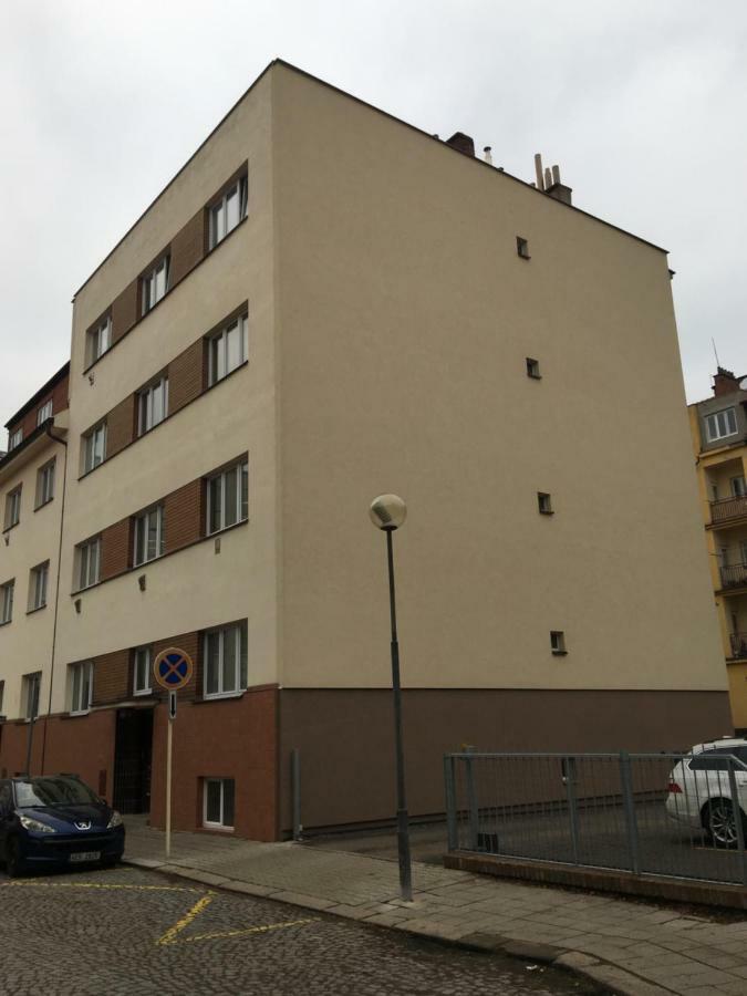 Ap10 - Apartments 4U Brezinova "Overnight Simply" Hradec Králové Екстериор снимка