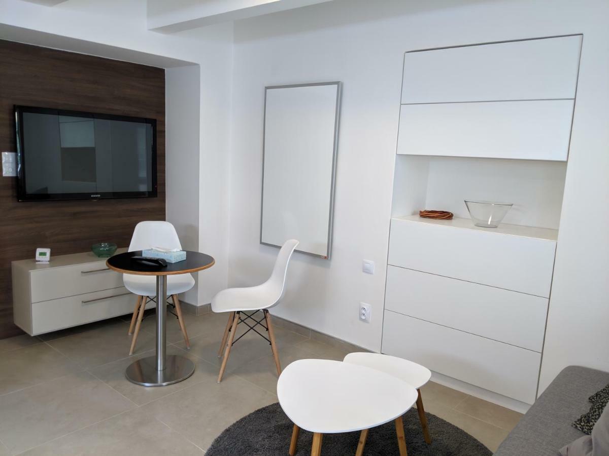 Ap10 - Apartments 4U Brezinova "Overnight Simply" Hradec Králové Екстериор снимка