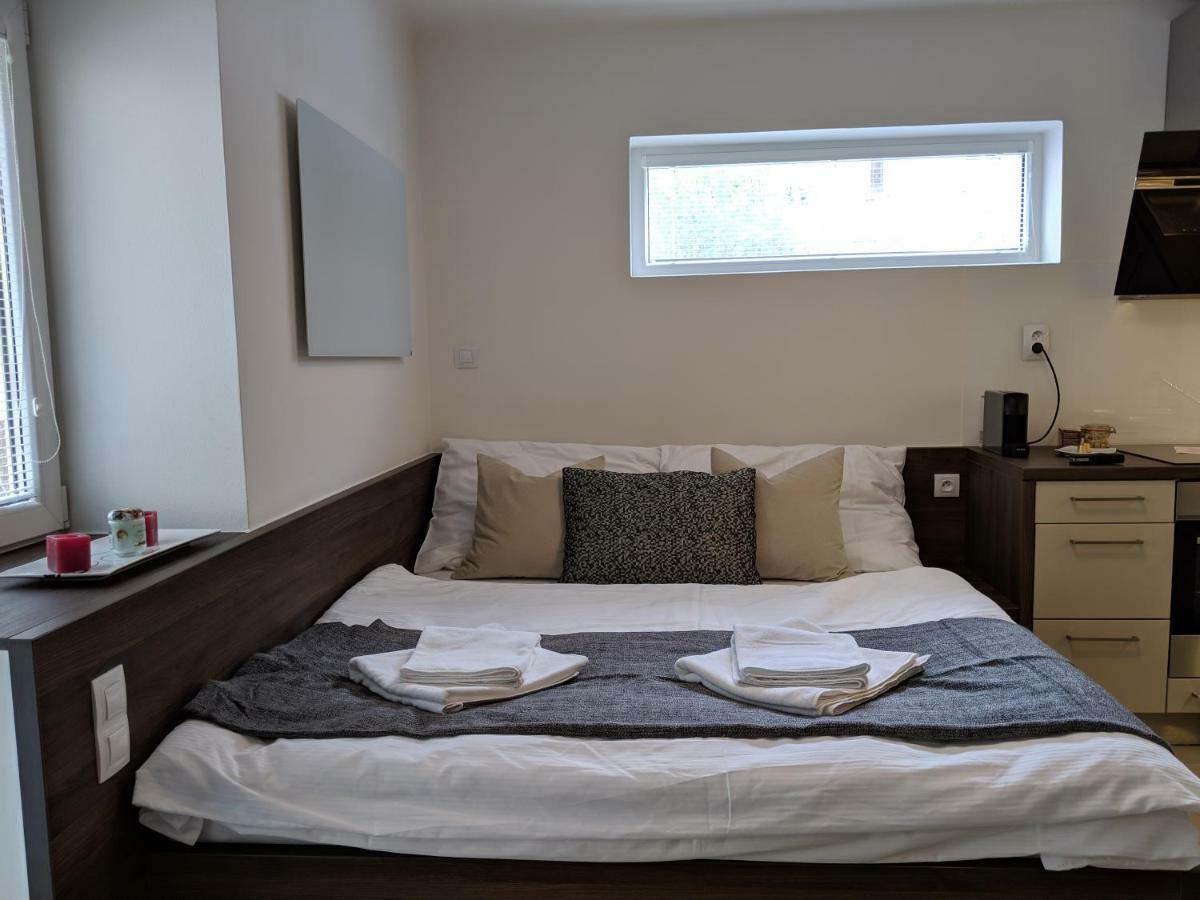 Ap10 - Apartments 4U Brezinova "Overnight Simply" Hradec Králové Екстериор снимка