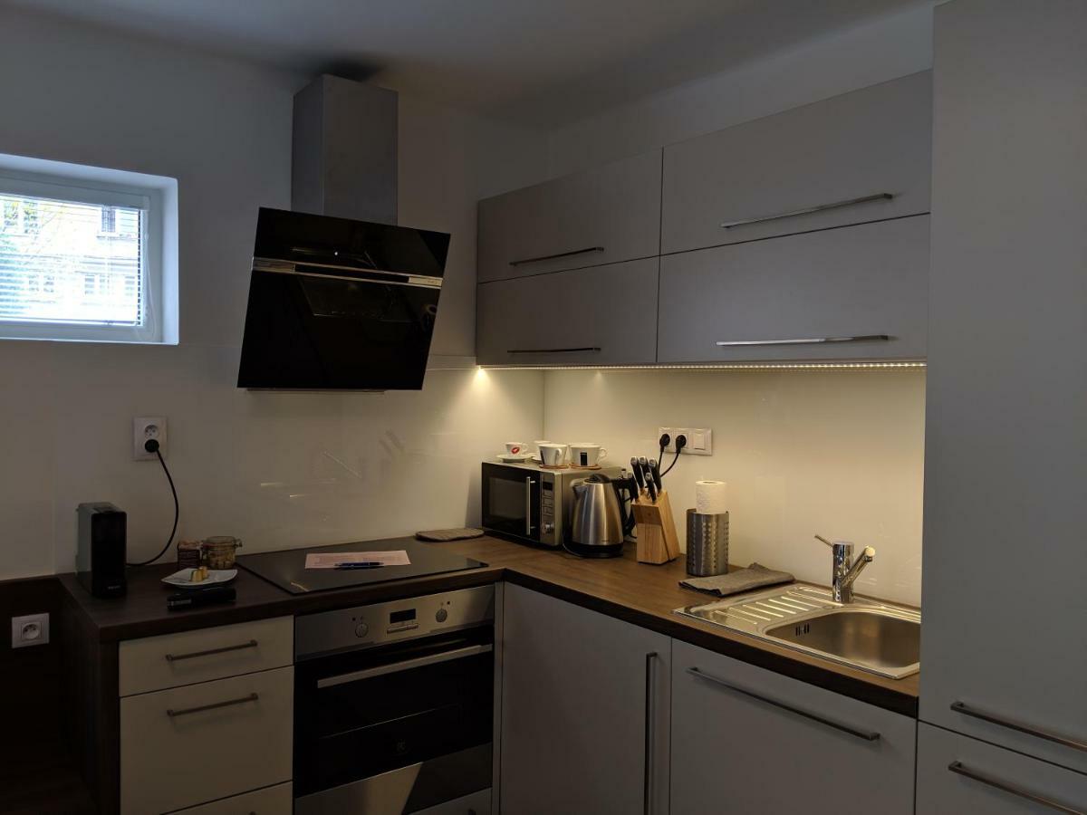 Ap10 - Apartments 4U Brezinova "Overnight Simply" Hradec Králové Екстериор снимка