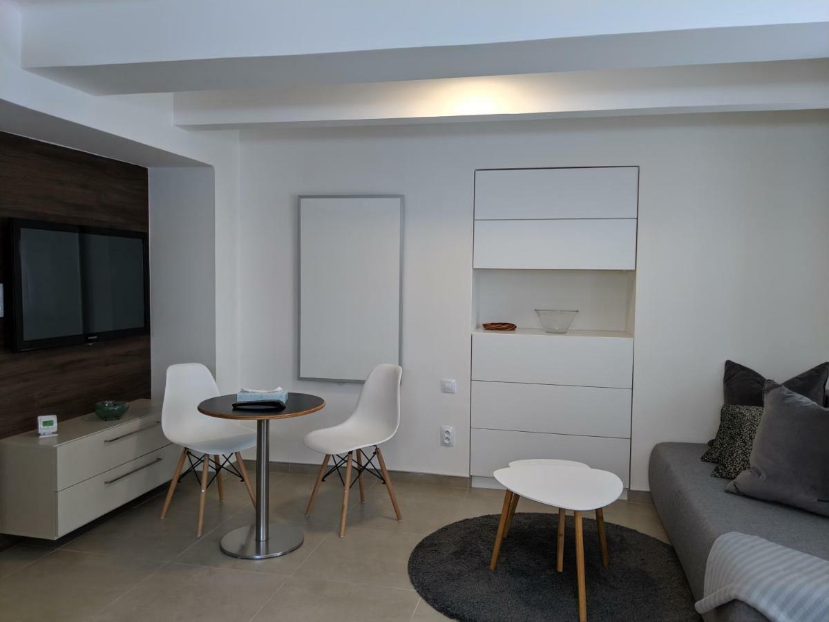 Ap10 - Apartments 4U Brezinova "Overnight Simply" Hradec Králové Екстериор снимка